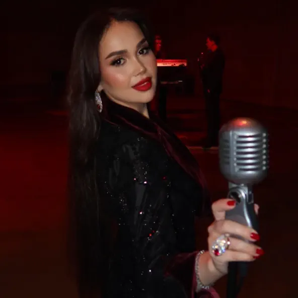 dek dal by Amalia Zehin